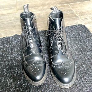 Dr.Martens womens wingtip laced boots size. Color black